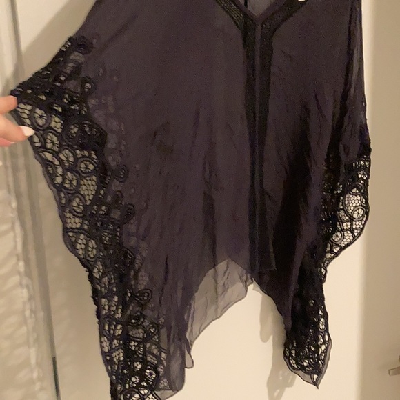 BRAND NEW LOVE & LIBERTY EMB PONCHO NAVY - Picture 5 of 7